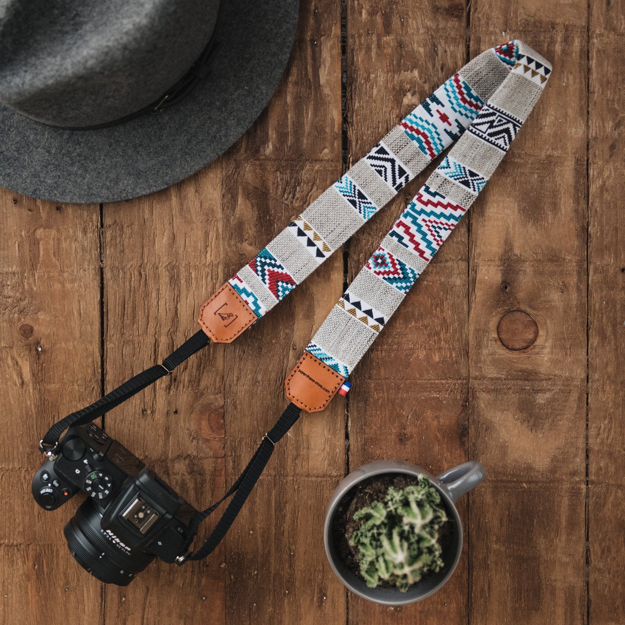 PARENTHESEPARIS – Sangle appareil photo PARENTHESEPARIS – Sangle appareil photo