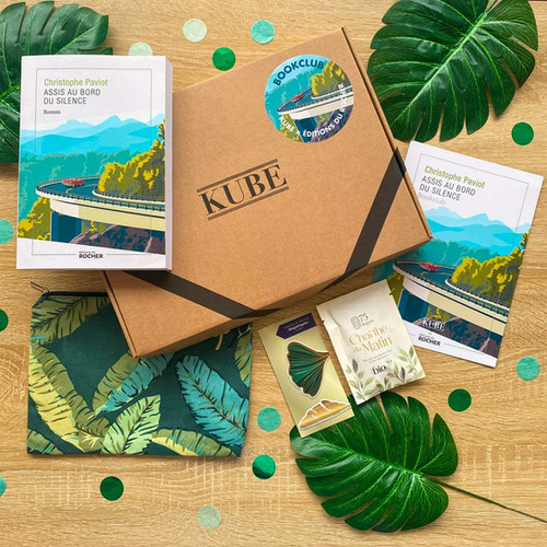 Kube – Box Bookclub – Assis au bord du silence Kube – Box Bookclub – Assis au bord du silence
