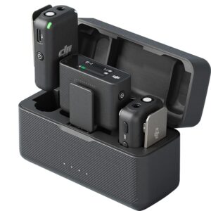 DJI Mic – Micros portables DJI Mic (2 TX + 1 RX + Boîtier recharge) - Compact et Portable micros Lavalier sans Fil à Enregistrement à Double Canal, Transmission à 250 mètres, 15 heures, Système pour...