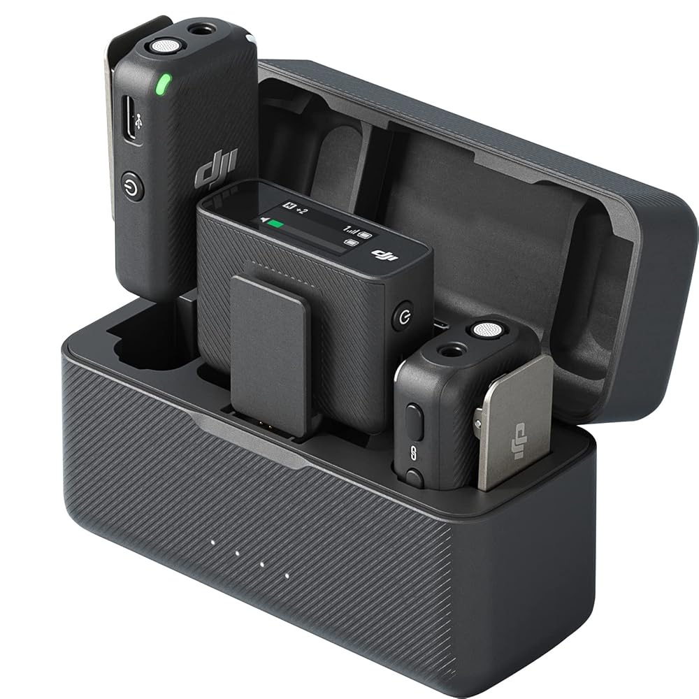 DJI Mic – Micros portables DJI Mic (2 TX + 1 RX + Boîtier recharge) - Compact et Portable micros Lavalier sans Fil à Enregistrement à Double Canal, Transmission à 250 mètres, 15 heures, Système pour...