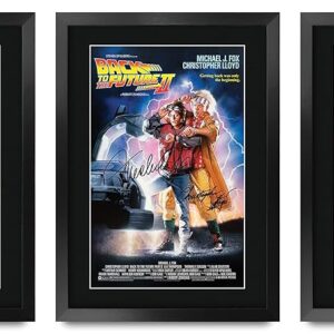HWC Trading – Back to the Future Print HWC Trading FR A3 Back to the Future Complete Collection Christopher Lloyd Cadeaux imprimés affiche photo autographe signée pour les fans de cinéma - A3 Encadré